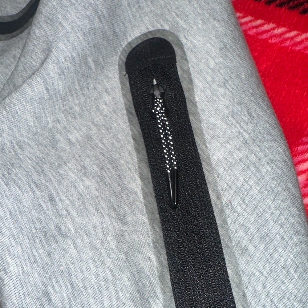 Nike Tech - Picture 3 of 4